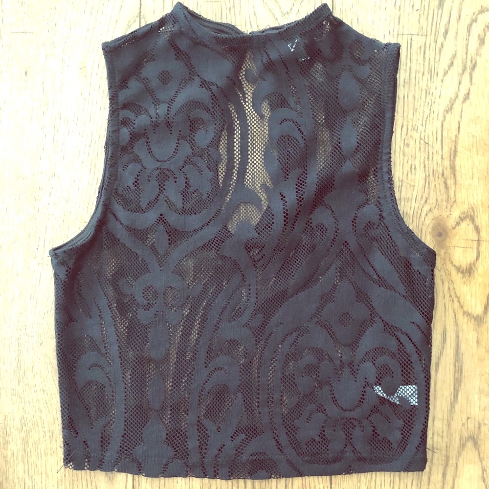 Windsor lace crop